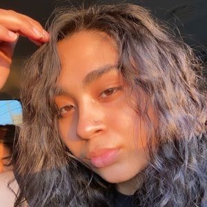 Meet your Posher, Aneisha